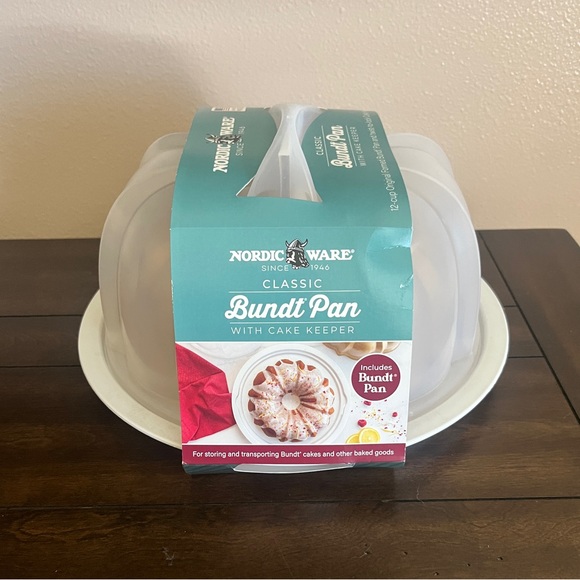 Nordic Ware Classic Bundt pan with Translucent Cake Keep – NWT – MADE IN USA - Picture 3 of 4